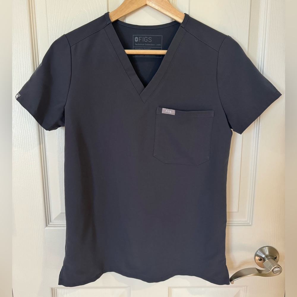 Figs Charcoal Catarina Scrub Top